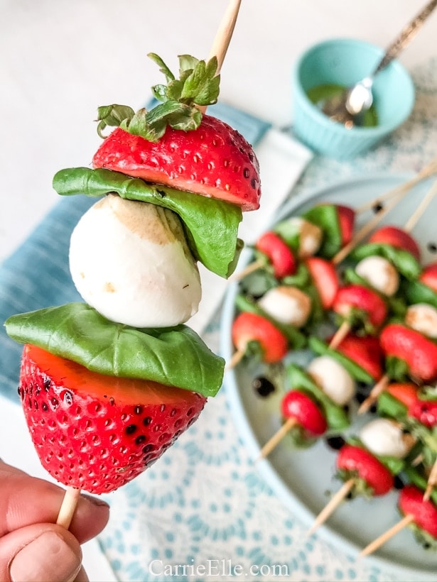 Today we're talking about everyones favorite berry...the strawberry! These 21 Day Fix strawberry recipes are delicious, tasty enough for the whole family, and approved for 21 Day Fix and Portion Fix so you don't have to alter your plan! 